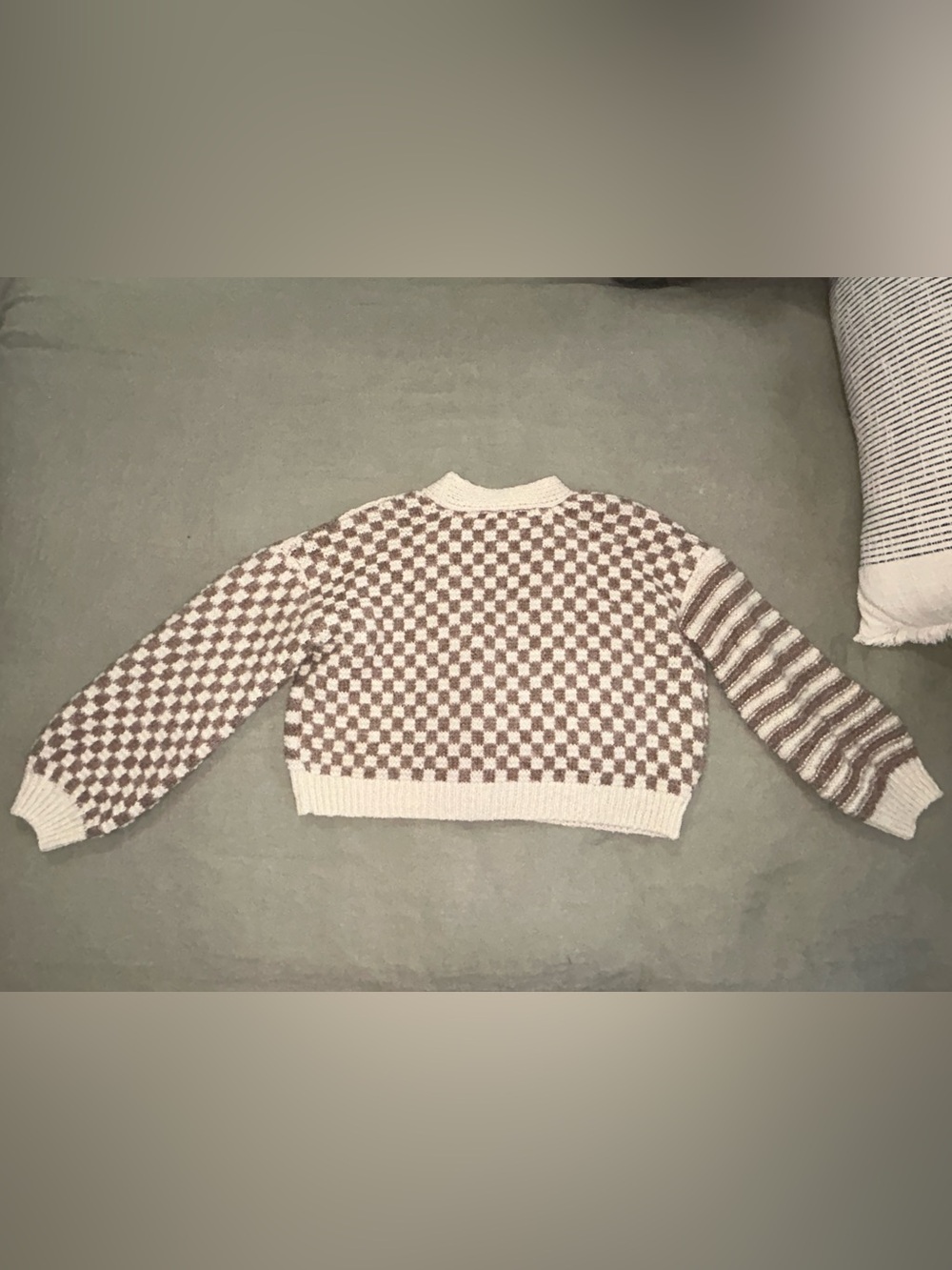 Sweater - Picture 4 of 4
